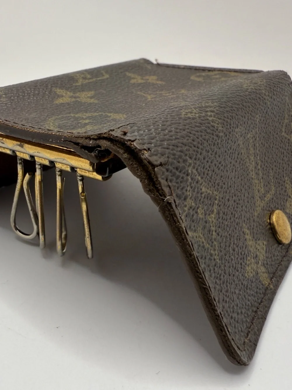 ATYPICAL LOUIS VUITTON MONOGRAM COATED CANVAS KEY CHAIN 4 HOOK HOLDER!